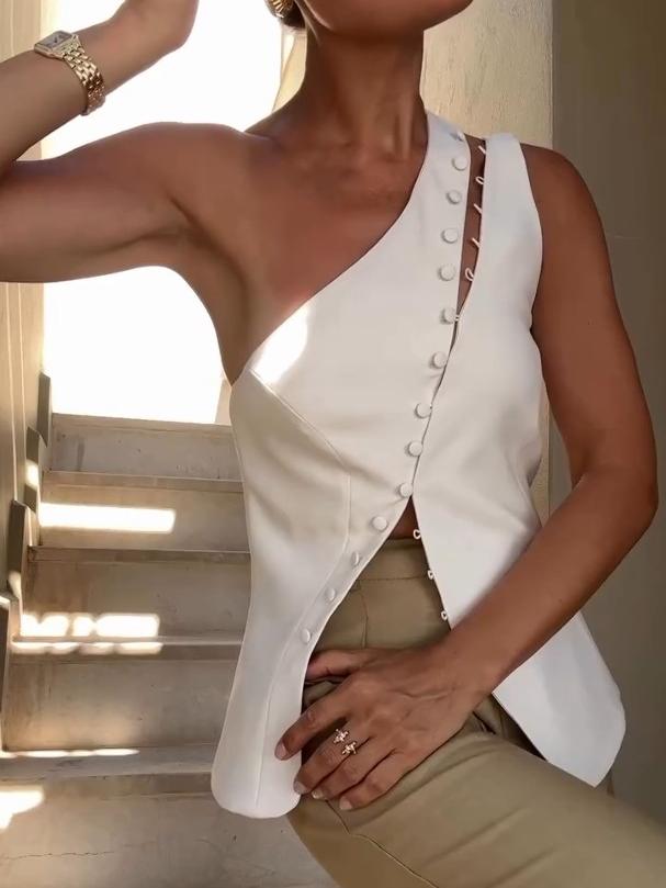 Lunara | One-Shoulder Button Detail Top